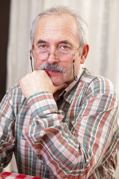 Homem idoso rabugento — Fotografia de Stock