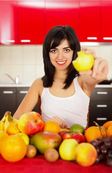 Mangiare frutta essere in forma — Foto Stock