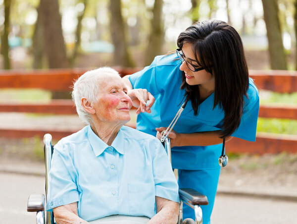 Заботливая медсестра
