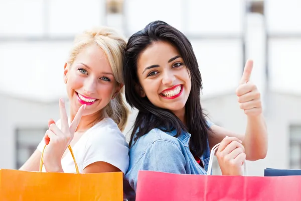 Ragazze shopping — Foto Stock