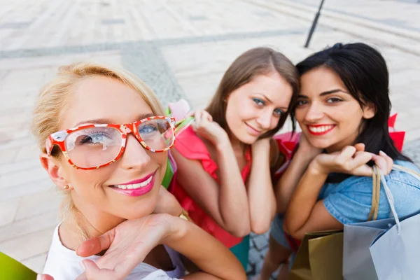 Vrouwen liefde winkelen Rechtenvrije Stockfoto's