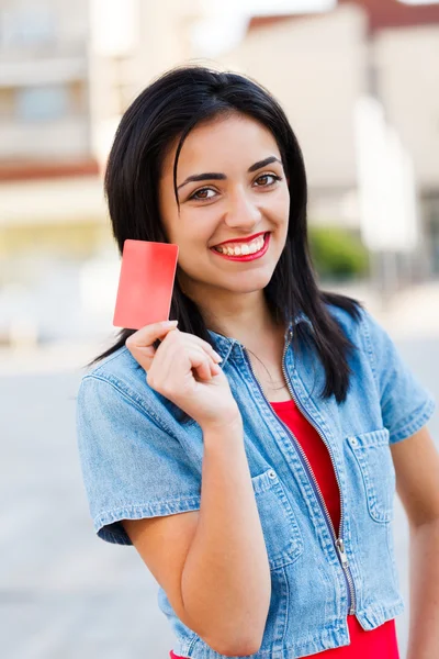 Kredi kartı ile kız — Stok fotoğraf