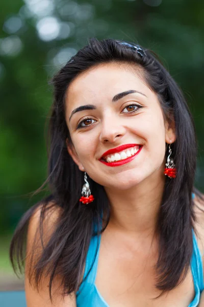 Retrato de uma mulher belamente Similing — Fotografia de Stock