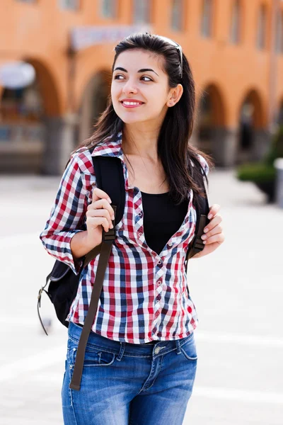 Šťastný student s batohem — Stock fotografie