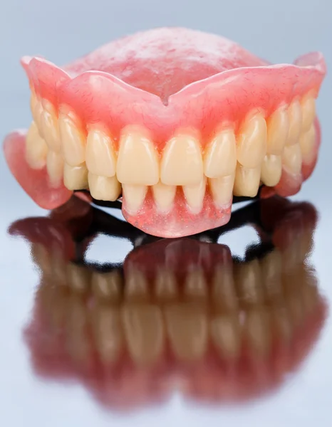 Visão frontal da prótese dentária — Fotografia de Stock