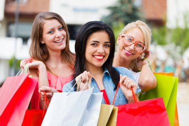 Kız alışverişe çıktı