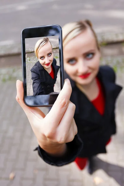 Selfie mit Kamera — Stockfoto