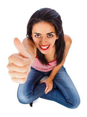 başparmak yukarıya gülümseyen kız