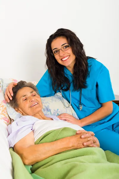 Vårdande sjuksköterskor — Stockfoto