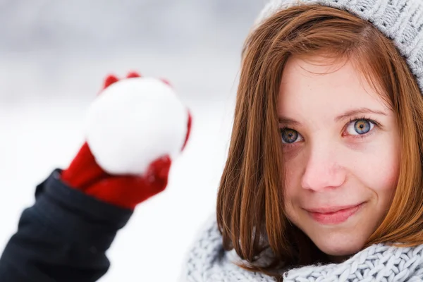 Mooie winter meisje — Stockfoto