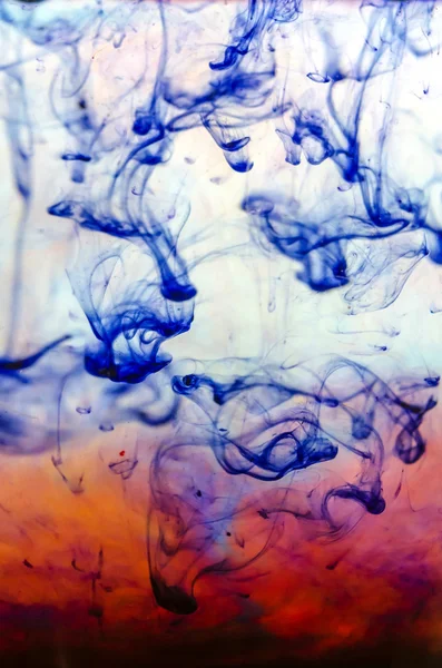 Tinta azul na água — Fotografia de Stock