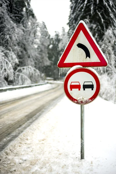 Dangerous turn ahead — Stock Photo, Image