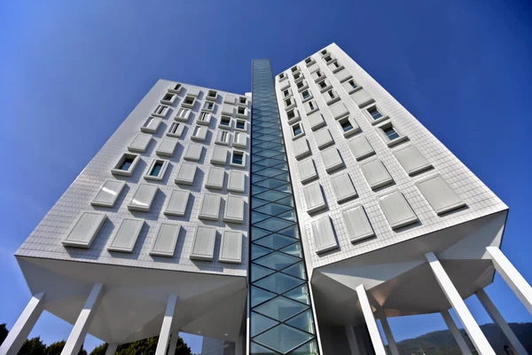 Modern bina kümeleme daireler ve ticari alanlarda