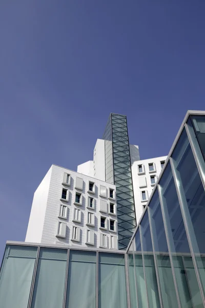 Modern bina kümeleme daireler ve ticari alanlarda