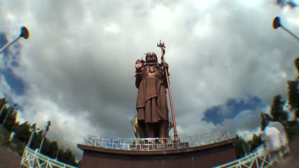 Nuages laps de temps sur la grande statue de Shiva à l'île Maurice — Video
