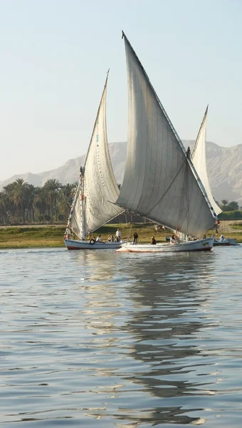 Nil Nehri üzerinde feluccas