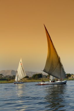 Nil Nehri üzerinde feluccas