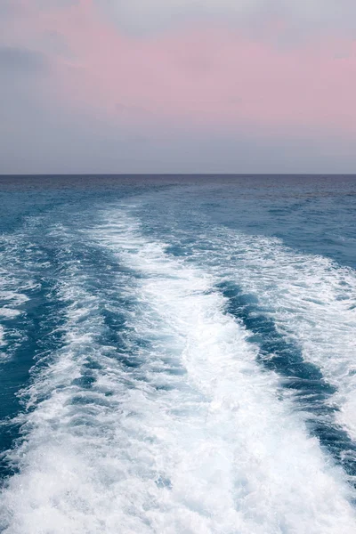 sonrasında bir geminin arka plan