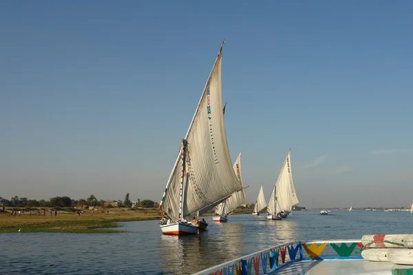 Nil Nehri üzerinde feluccas