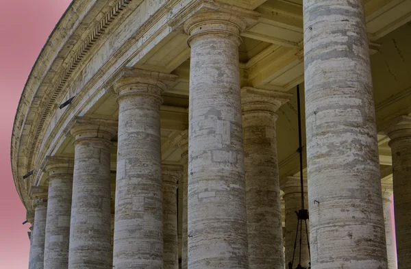 bernini colonnade st peter Bazilikası Vatikan detay