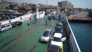 Feribot başlamadan yolcu ve araçlar