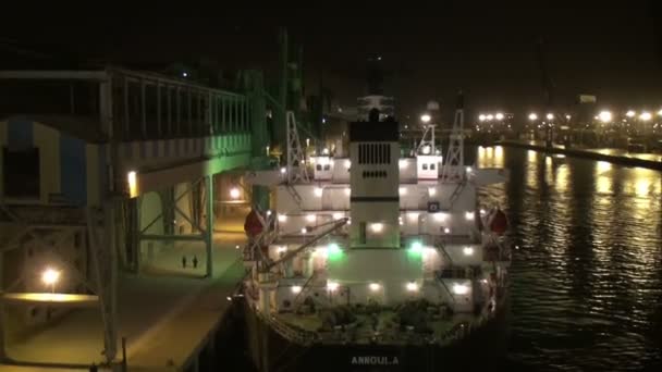 Cargo ship at Casablanca harbor, night — Stock Video