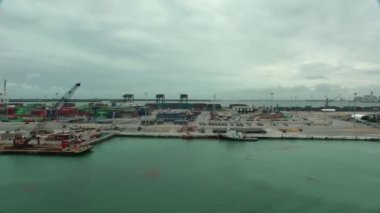 Miami Limanı, zaman atlamalı bırakarak