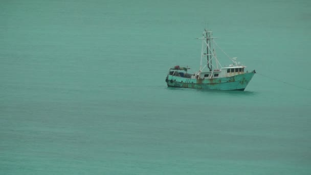 Old fishing boat anchored offshore — Stock Video