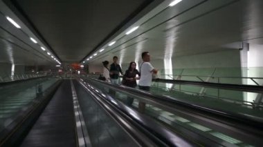taşıyıcı bir Singapur metro bağlantıları