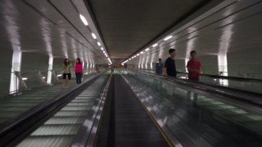 taşıyıcı bir Singapur metro bağlantıları
