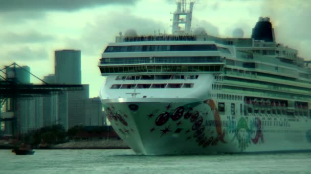 Navire de croisière Norwegian Pearl — Video