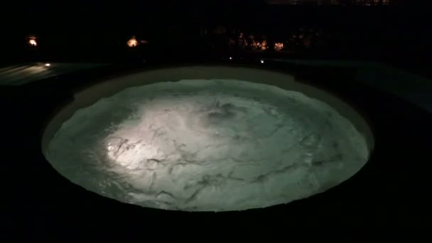 Bubblor i natt: nattlig spa — Stockvideo
