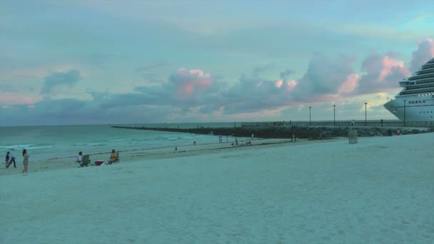 Hora de pôr do sol no South Pointe Park, Miami — Vídeo de Stock