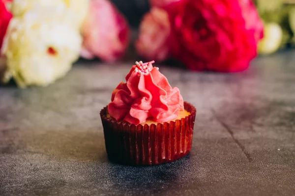 Köstliche Cupcakes Cupcakes Auf Einem Betontisch — Stockfoto