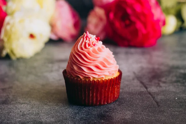 Köstliche Cupcakes Cupcakes Auf Einem Betontisch — Stockfoto