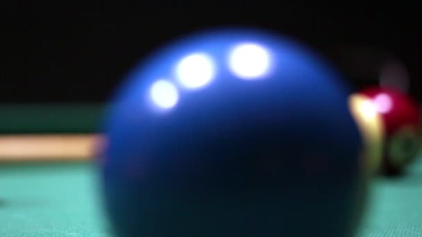 Du billard. Boule numéro sept 