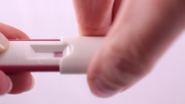 Dodatni wynik testu ciążowego — Wideo stockowe