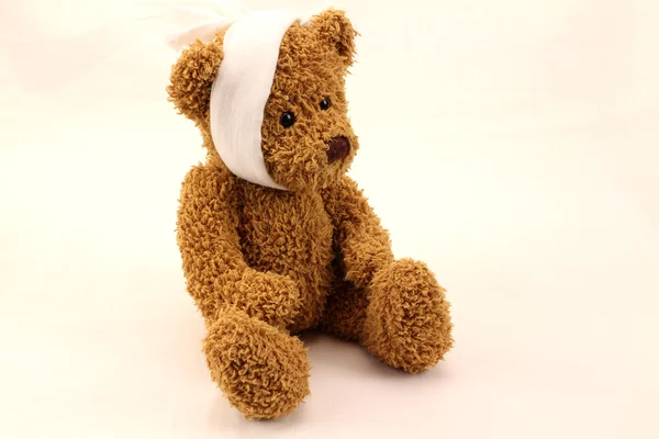 Bear toy with toothache bandage — Stock Photo, Image