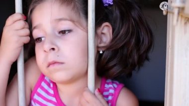 çaresiz küçük kız