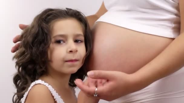 Little girl kiss her pregnant mother's belly — Stock Video