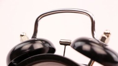 çalar saat çalıyor