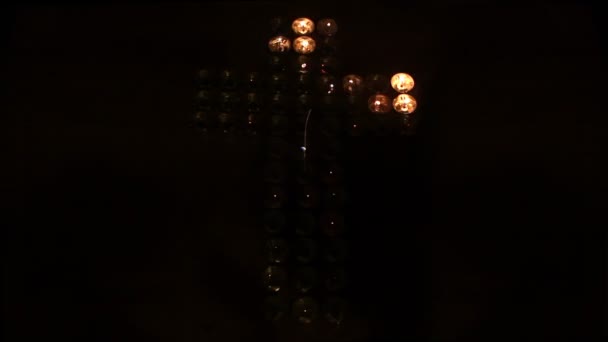 Крест из свечей — стоковое видео