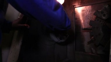 ağır sanayi - Çelik fabrikasında bir Torna üzerinde işleme