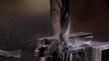 ağır sanayi - bir yağ kullanarak Delme kesme sıvısı freze kesici üzerinde dayalı.