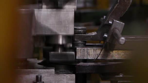 Важка промисловість - Металевий перфоратор NUT, механічний прес-машина — стокове відео