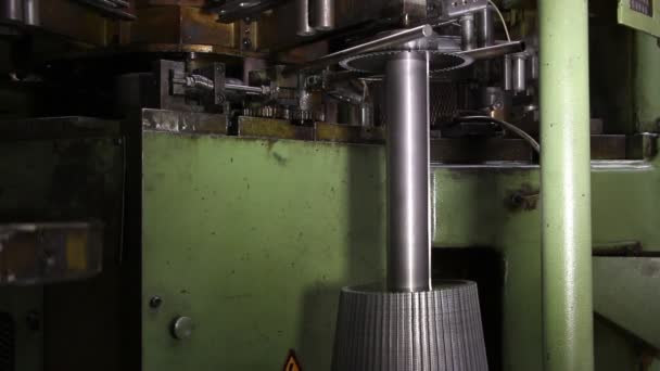 Zware industrie - moer-blad metalen punch machine, mechanische pers machine — Stockvideo