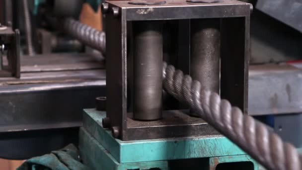 Тяжелая промышленность - стальная веревка, лоточник — стоковое видео