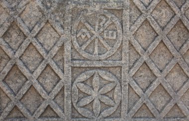 Taşta antik Roma yazıtları var. Yüksek kalite fotoğraf