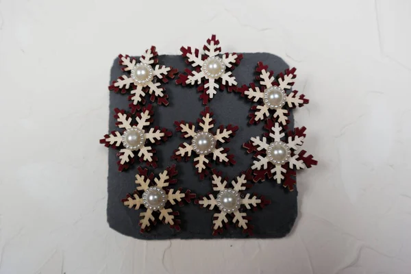 Wooden Christmas Decorations Form Snowflakes Stone Stand — Stockfoto