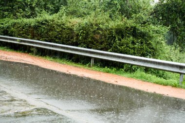 Temmuz 2021 'de Eifel' deki Muerlenbach 'ta Kyll sel baskını.